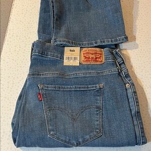 Levi's Classic straight leg Blue Jeans. NWT. Womens 16W s.